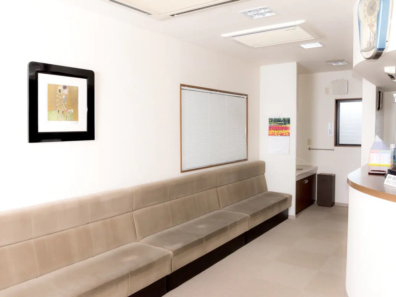 ①外観②待合室③診療チェア