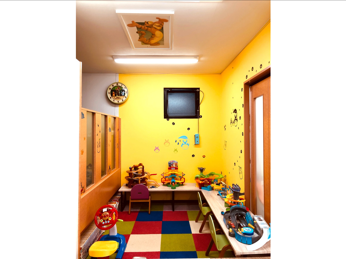 待合室・受付・キッズスペース