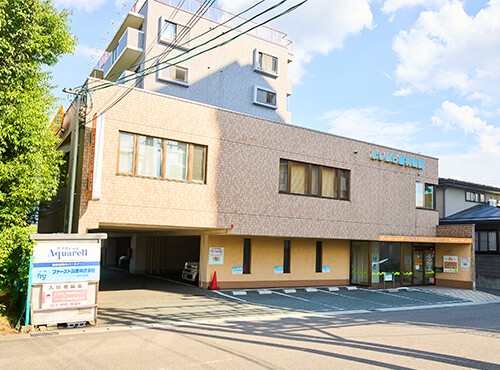 ①クリニック外観②受付③待合室