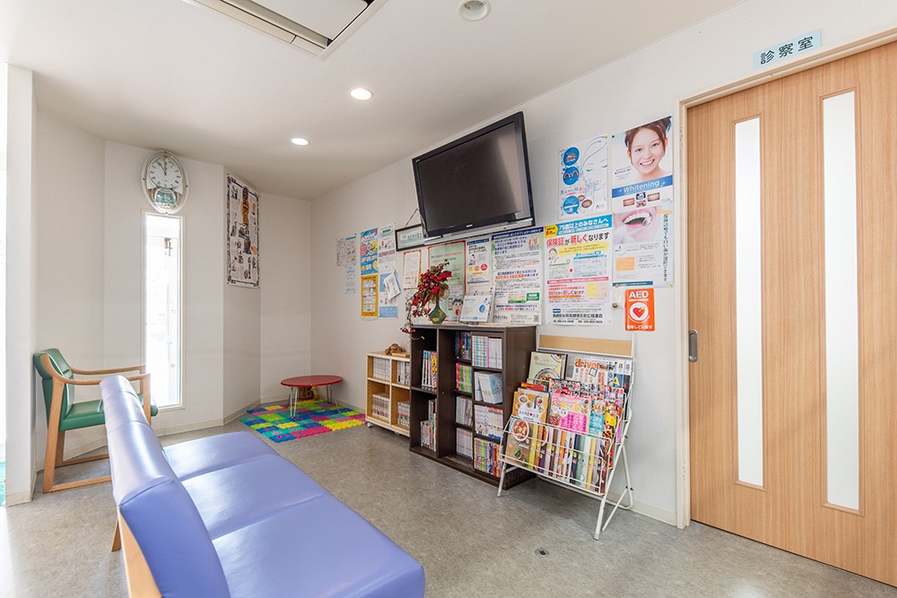 ①外観②受付③待合室