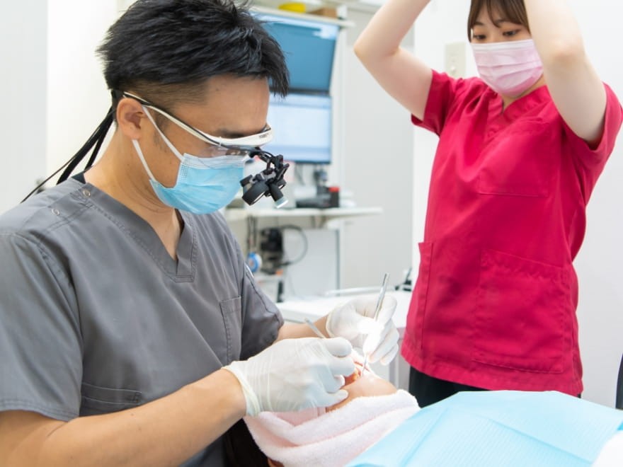 虫歯や歯周病といった身近なお口のトラブルに対し、早期発見と早期対応を重視した診療が行われています