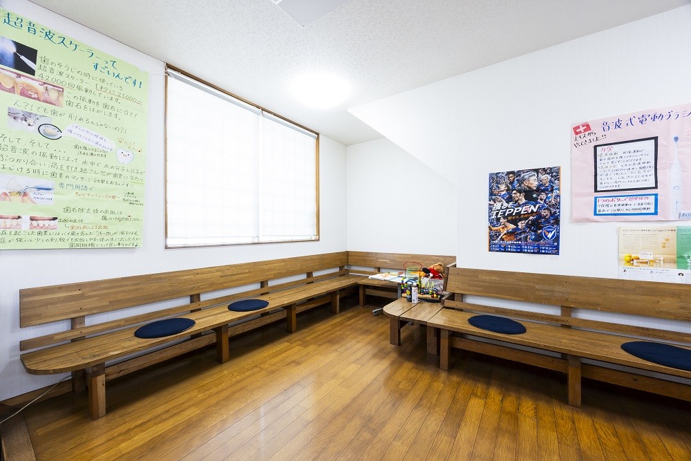 ①医院外観②受付③待合室