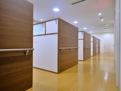 通路は手すり付き