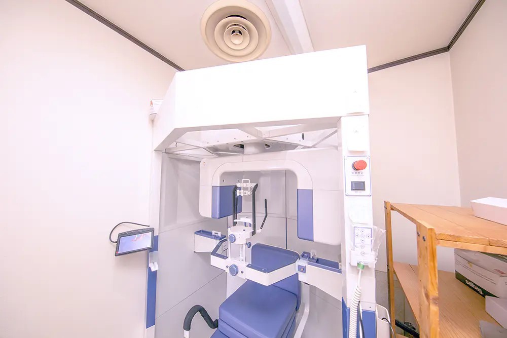 歯科用CTにより顎の骨や神経・血管の状態などを3Dで撮影します