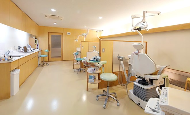 ①外観②受付③診療室