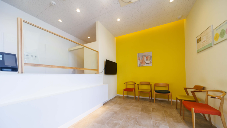 ①クリニック外観②受付③カウンセリングルーム