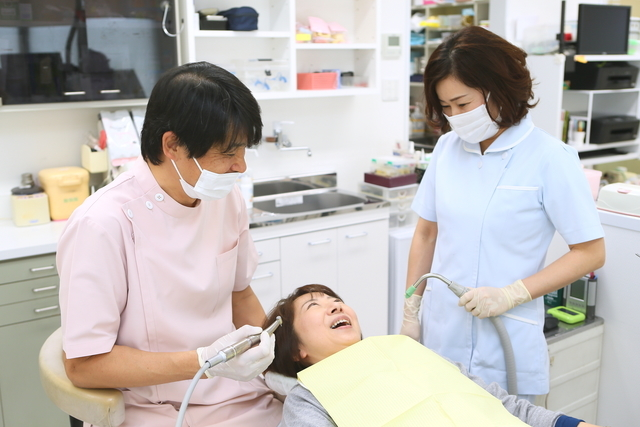 日本口腔外科学会認定口腔外科専門医の資格を有した院長が治療を行います