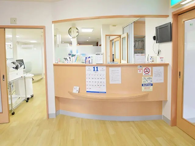 ①外観②受付③診療室