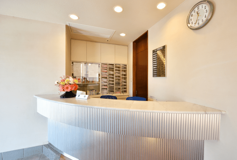 【JR七尾線中津幡駅 徒歩7分】昼休みも診療に対応し最適な治療法を提案する沖野歯科医院