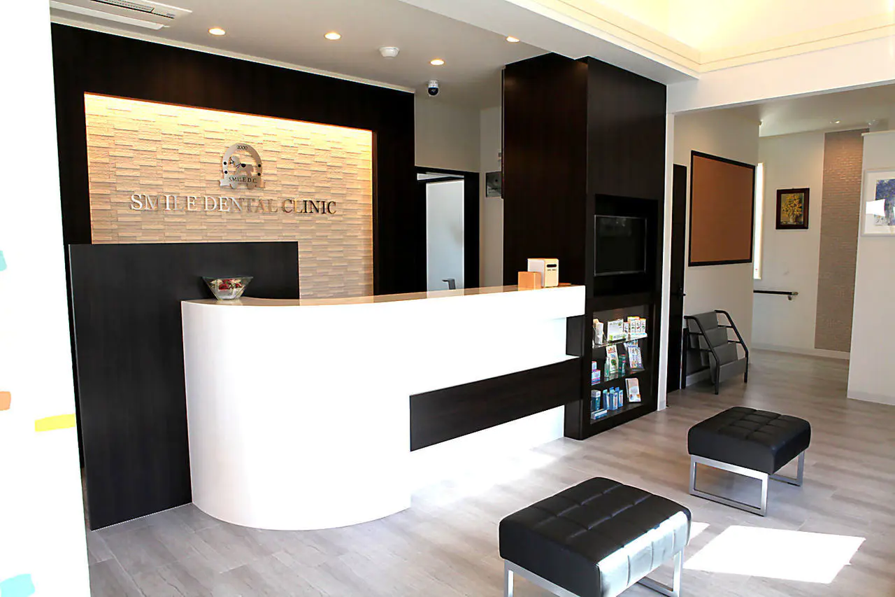 ①クリニック外観②受付③診療室