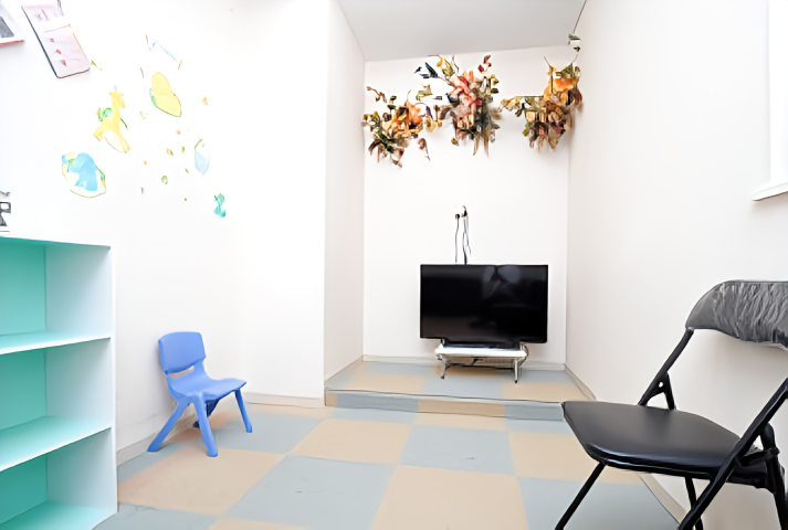 ①キッズスペース②治療室③※画像はイメージです