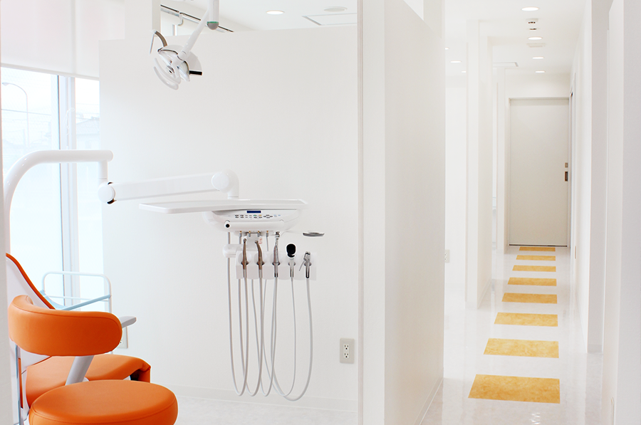 診療室は半個室となっています