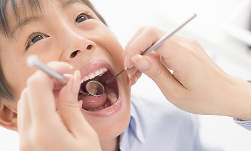 お子様が安心して通える環境づくりを大切にし、やさしく丁寧な小児歯科診療を行っています。