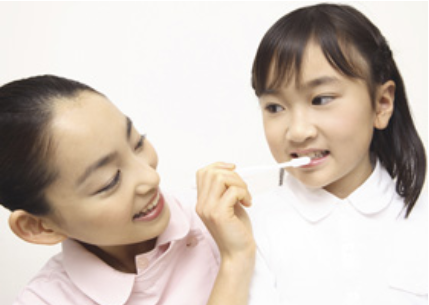 丁寧な小児治療の様子