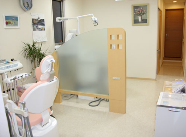 ①外観②受付③診療室