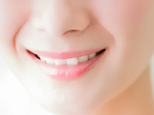 美しく白い歯を手に入れることで、日々の自信が高まり、笑顔もより輝くことでしょう。