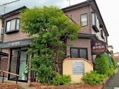①外観②待合室③受付