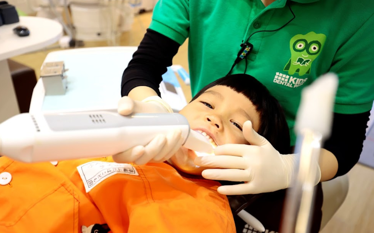 お子さんがひとりで診察を受けることで得られる自信と成長を、保護者の皆様と共に見守り、応援していきたいと思います。