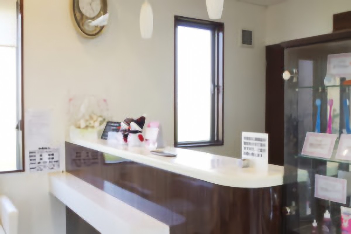 ①外観②受付③待合室