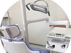 痛みをできる限り抑えた治療と、なるべく歯を削らない方法での処置を心がけています