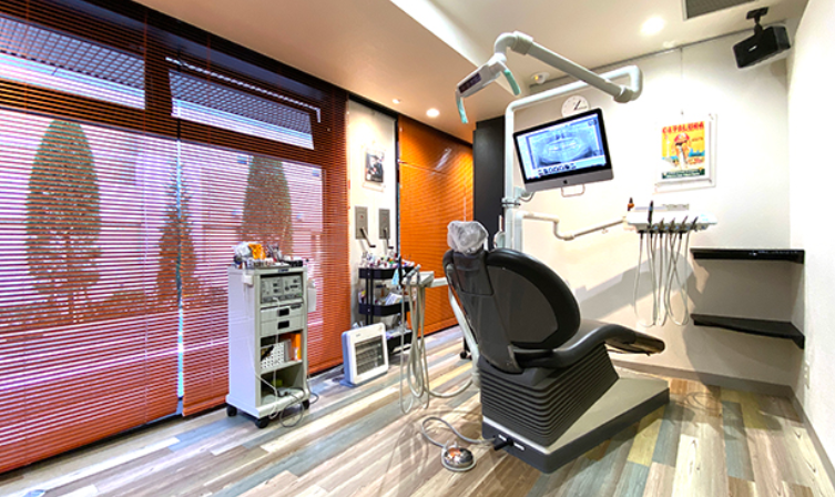 院長はインプラントのセミナー講師も務めています