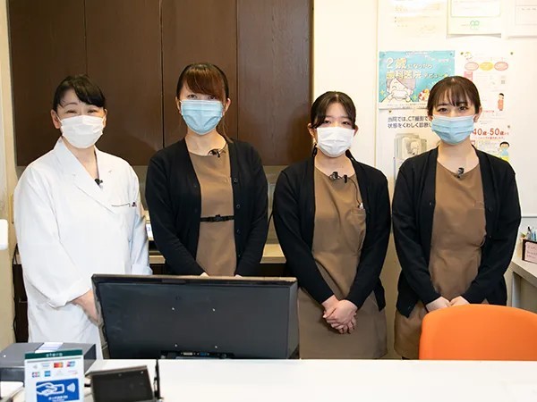 ①医院入り口②受付③診療室