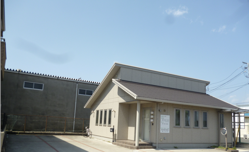 【横内団地前バス停 徒歩1分】できるだけ歯を残す治療を重視し、お口の健康を支える歯科医院