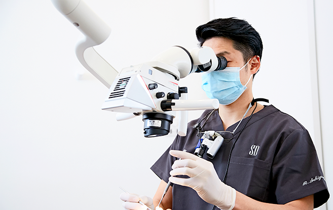 ①診療風景 ②受付・待合室 ③診療室