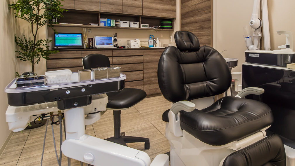 ①外観②診療室③診療ユニット