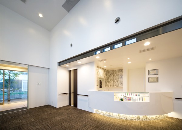 ①外観②受付③診療室