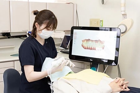 口腔内スキャナー(iTero)などの先端設備を用いています