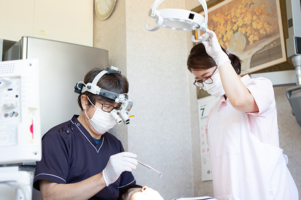 治療に恐怖心がある方も安心の笑気麻酔法を取り入れています