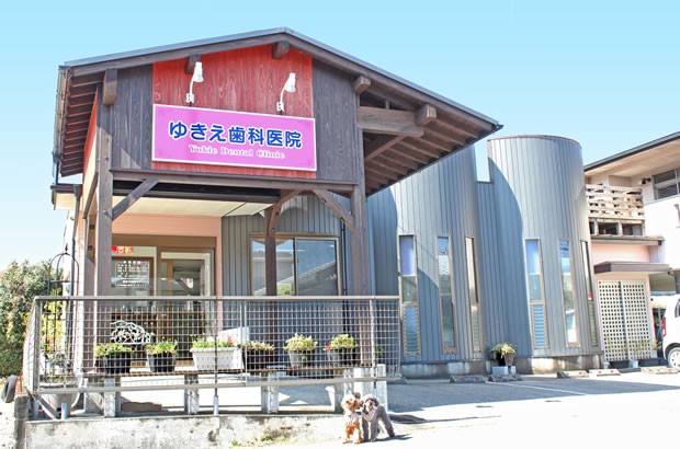 ①外観②待合室③診療室