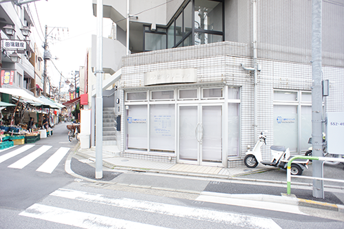 ①外観②受付③診療チェア