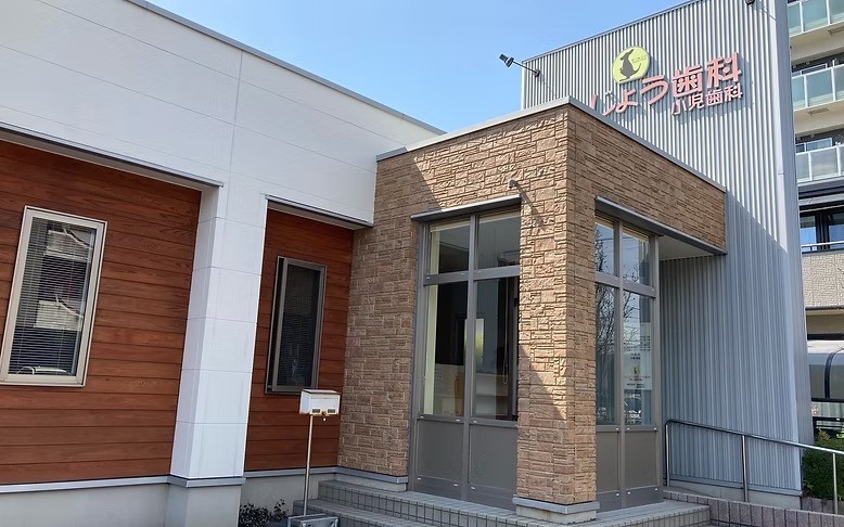 ①医院外観②待合室③トレーニングルーム