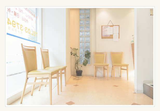 ①医院外観 ②③院内風景