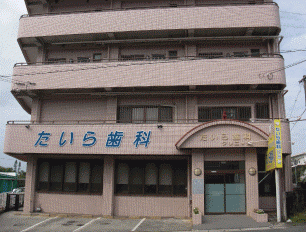 ①クリニック外観　②受付　③待合室