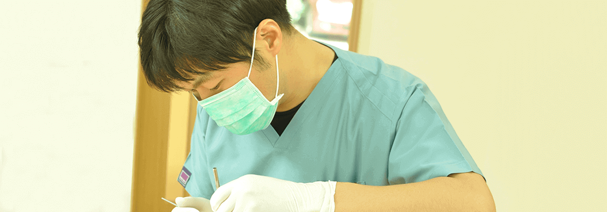 ①診療風景 ②外観 ③診察室