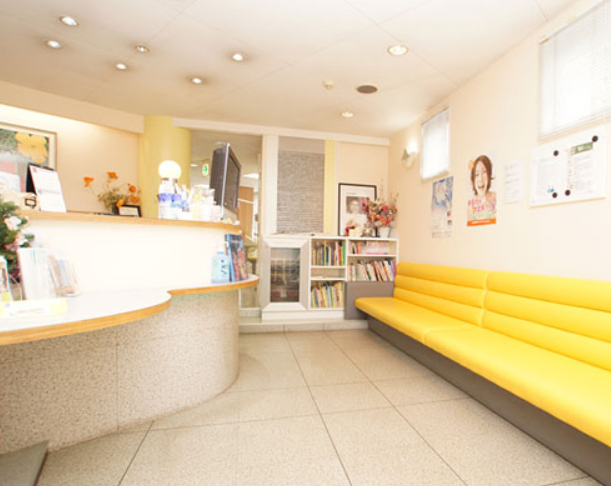 ①どなたも気軽に通っていただける歯科医院を目指しています②受付③診療室
