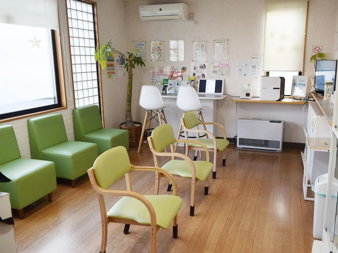 【弘前駅 徒歩5分】歯科技工士が常駐し幅広い診療に対応する明本歯科医院