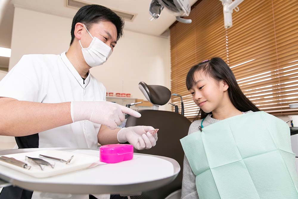 あごの成長を利用して健やかな歯並びへと誘導しています
