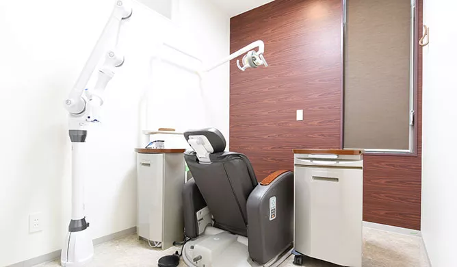 ①外観②受付③診療チェア