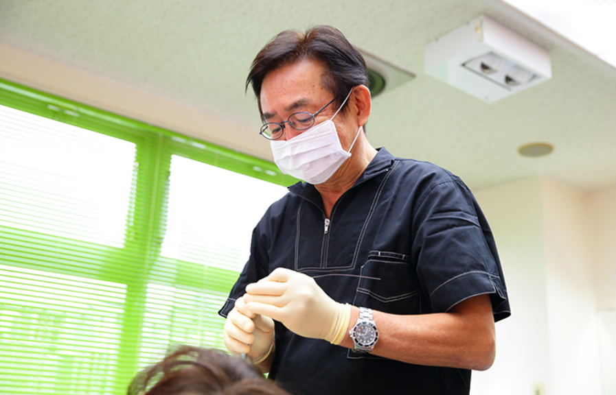 院長の坂梨　公彦