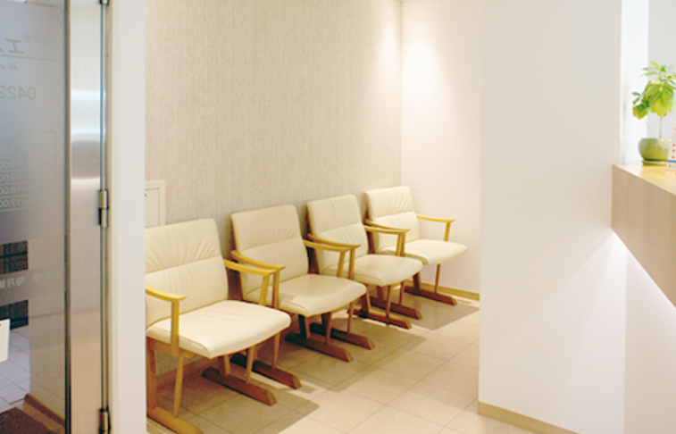 【吉祥寺駅から徒歩4分】【日本矯正歯科学会認定医】目立たない裏側矯正で美しい歯並びを実現する吉祥寺エル矯正歯科