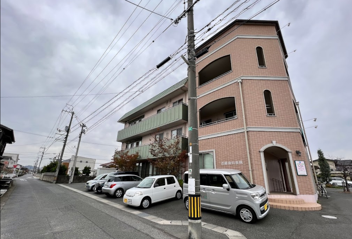 ①クリニック外観　②診察チェア※写真はイメージです。　③治療器具※写真はイメージです。