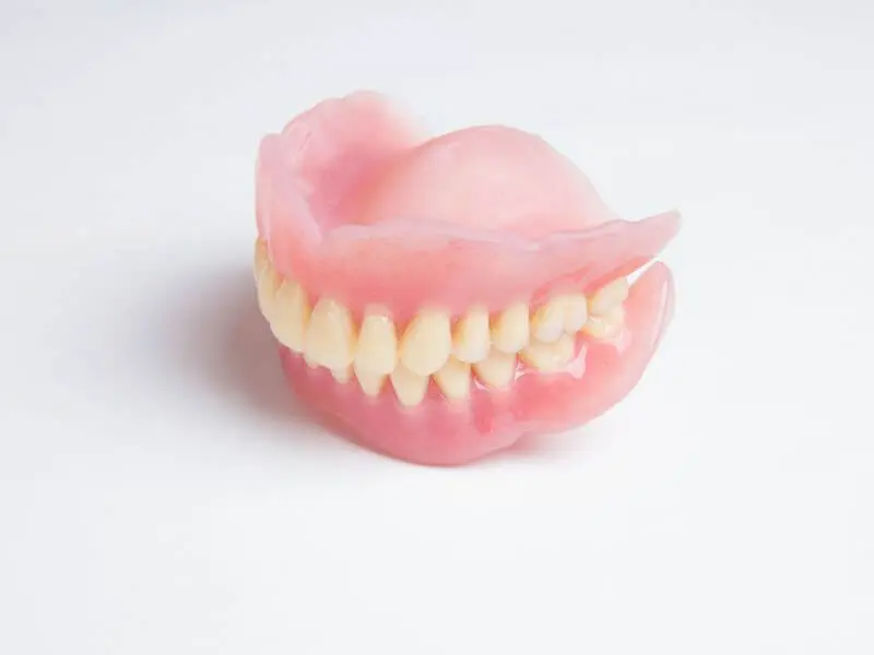 快適さと自然さを追求した入れ歯をご提案します」