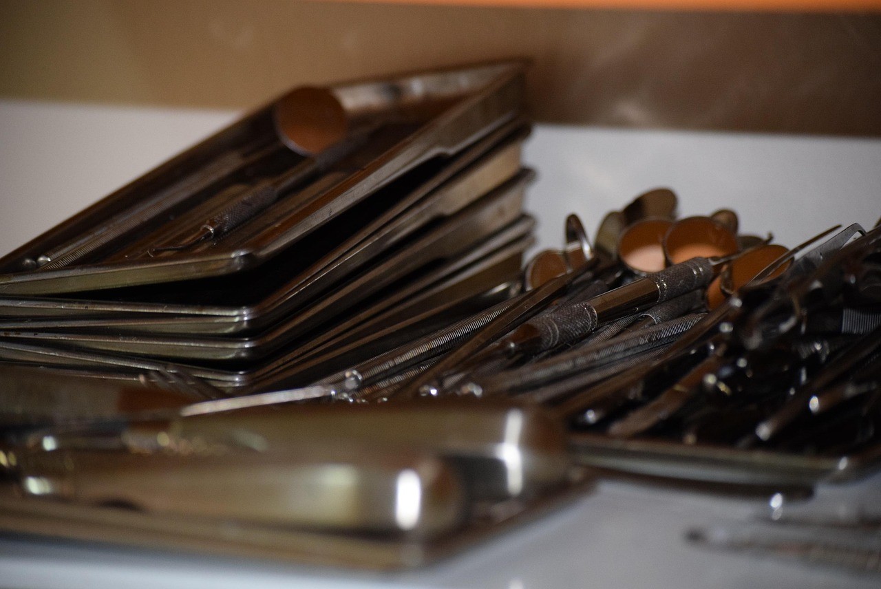 ①医院外観　　②③画像はイメージです。