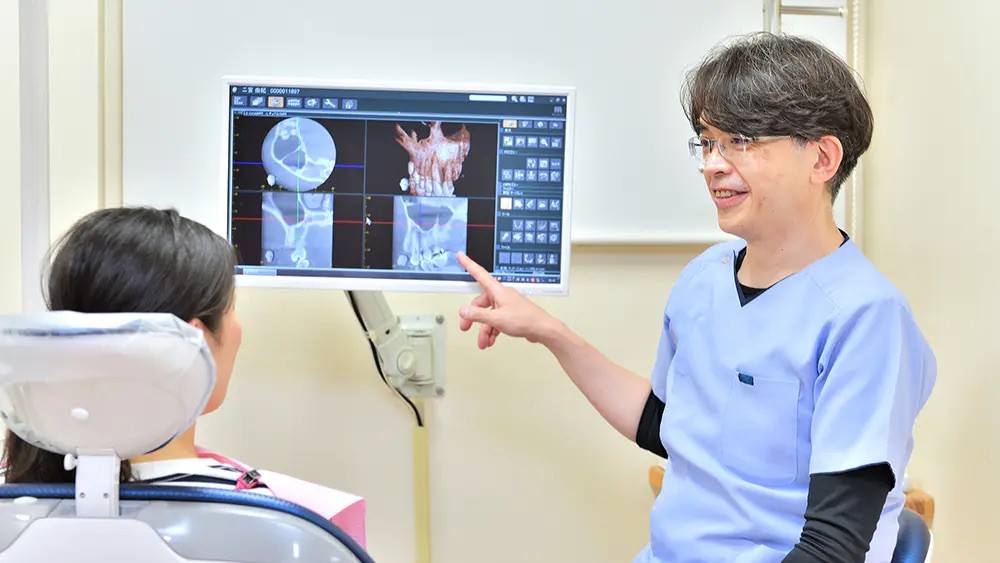 口腔外科出身の副院長が担当