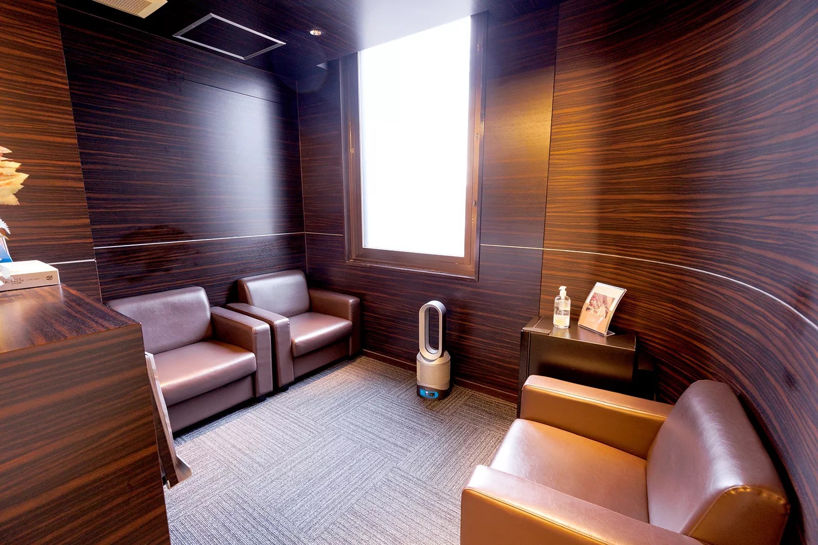 ①受付②待合室③診療室