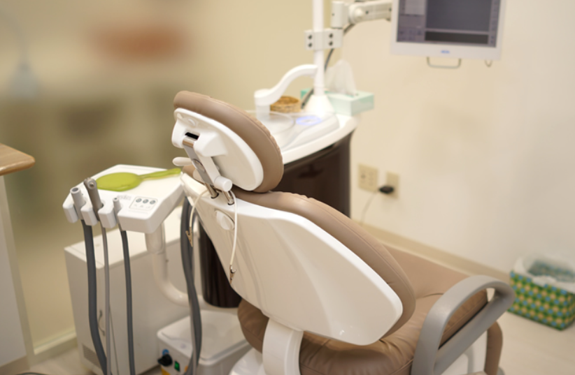 ①外観②受付③診療室